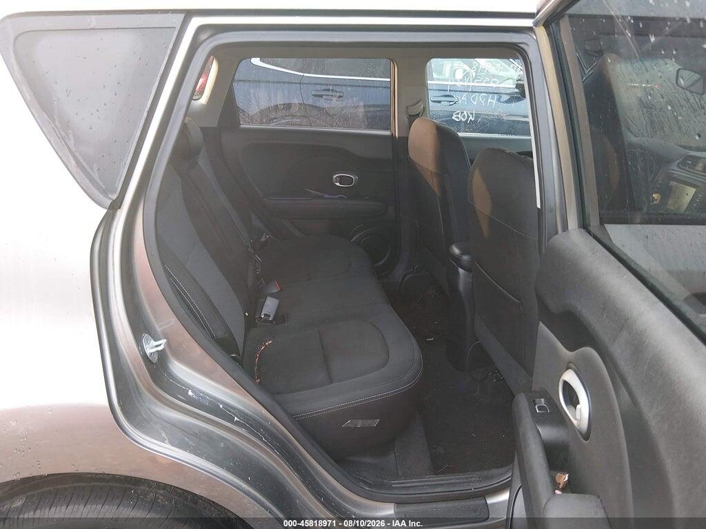 KNDJP3A53J7611807 2018 KIA SOUL photo no. 8