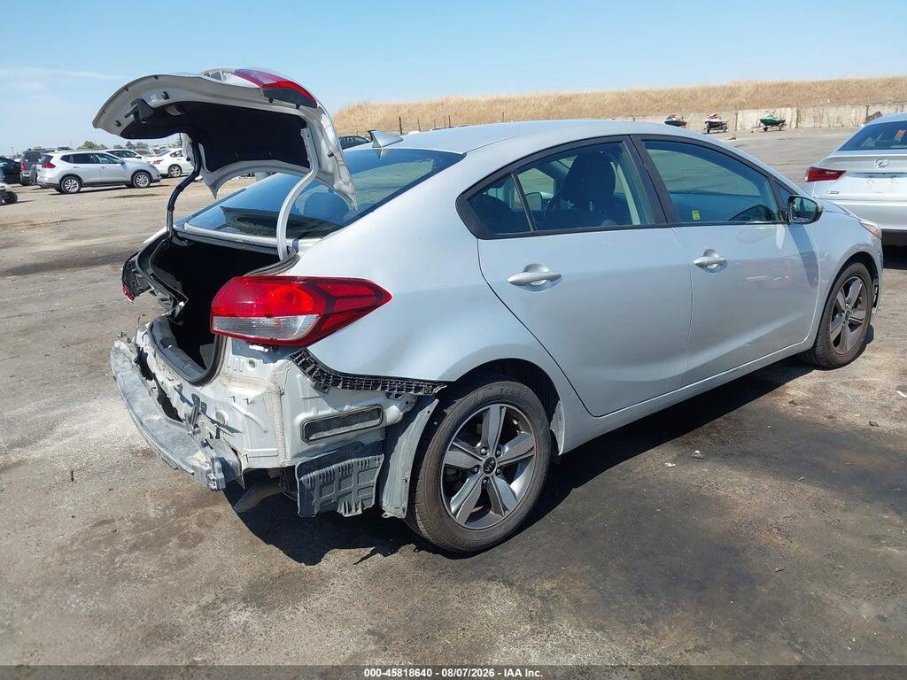3KPFL4A71JE169893 2018 KIA FORTE photo no. 4