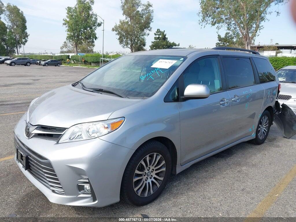5TDYZ3DC3JS932612 2018 TOYOTA SIENNA photo no. 2
