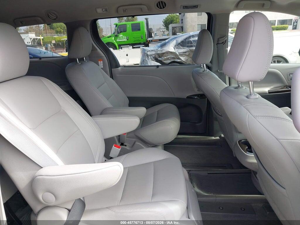 5TDYZ3DC3JS932612 2018 TOYOTA SIENNA photo no. 8