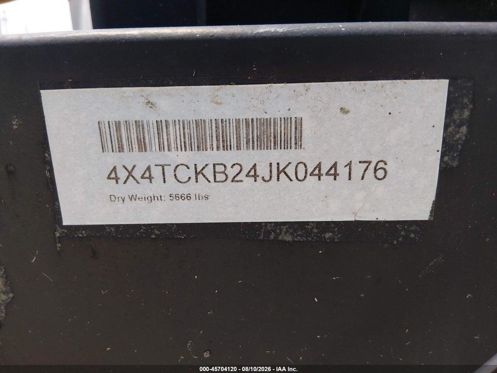 4X4TCKB24JK044176 2018 CHER GREY WOL photo no. 9