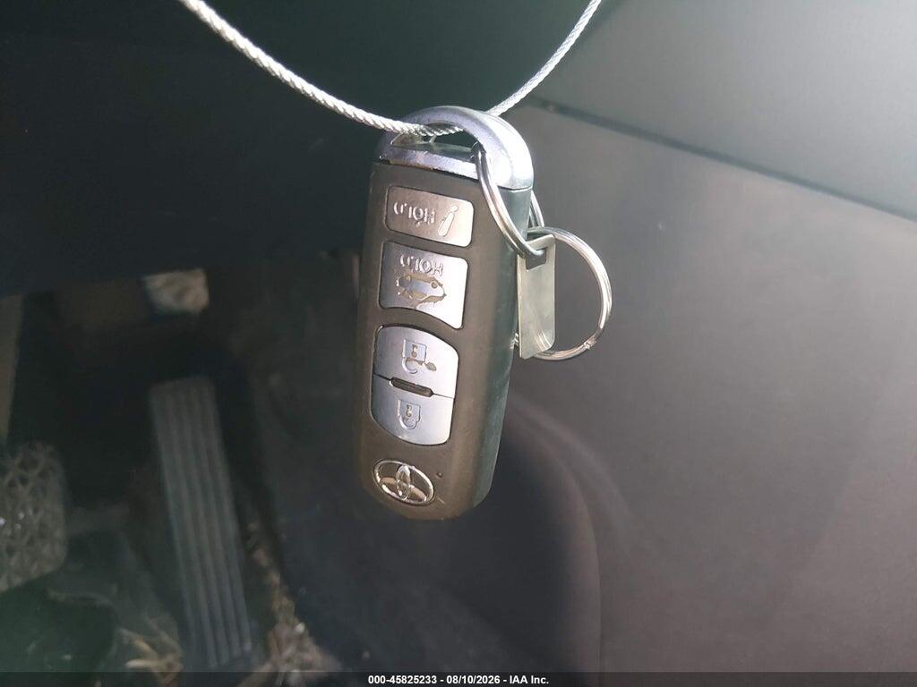 3MYDLBYV7KY511512 2019 TOYOTA YARIS photo no. 11