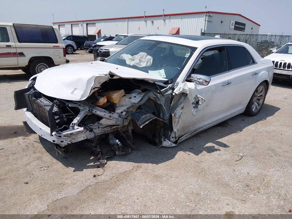 2C3CCAEG3KH585790 2019 CHRYSLER 300 photo no. 2