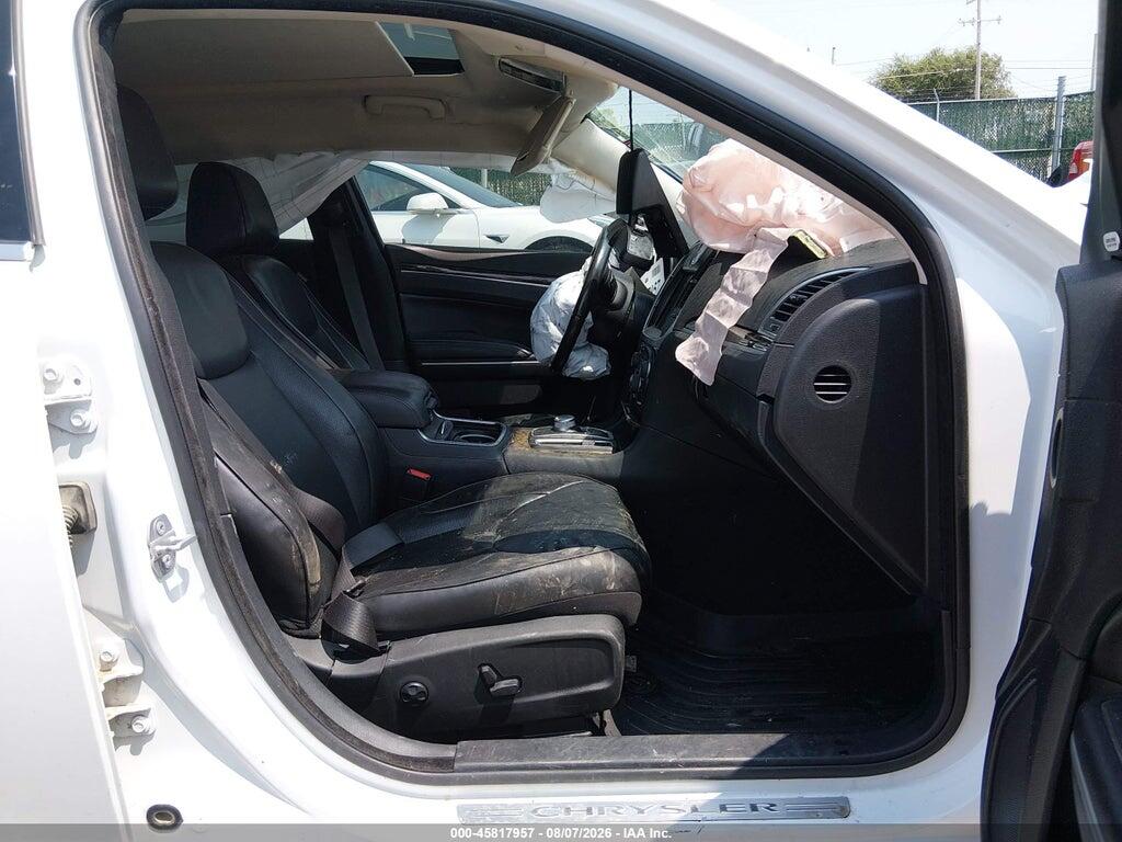 2C3CCAEG3KH585790 2019 CHRYSLER 300 photo no. 5