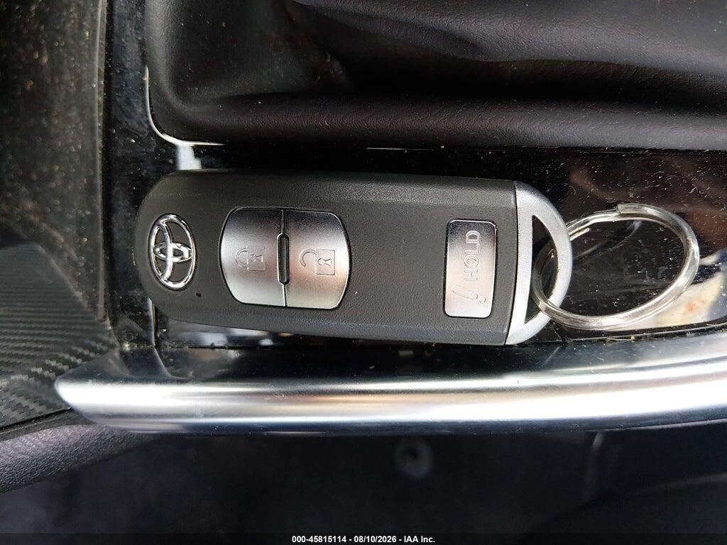 3MYDLBJV3LY701562 2020 TOYOTA YARIS photo no. 11