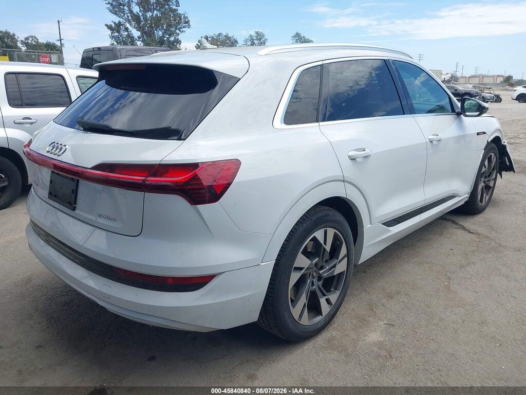 WA1AAAGE8NB025677 2022 AUDI E-TRON photo no. 4