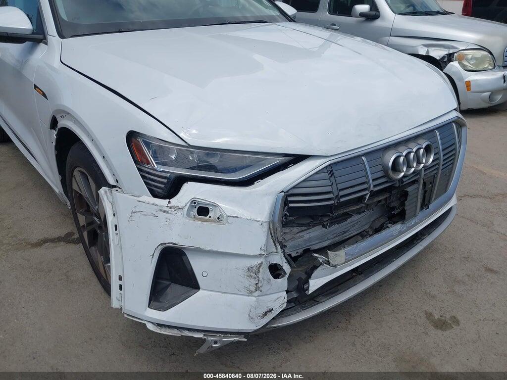 WA1AAAGE8NB025677 2022 AUDI E-TRON photo no. 6