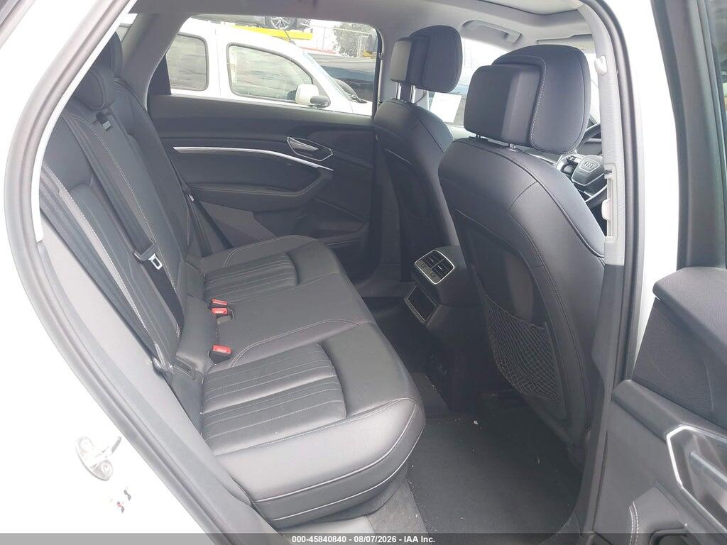 WA1AAAGE8NB025677 2022 AUDI E-TRON photo no. 8