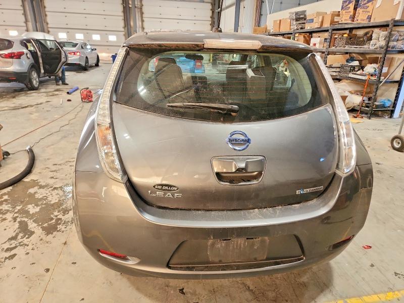 2016 NISSAN LEAF S — Фото 6 из 12