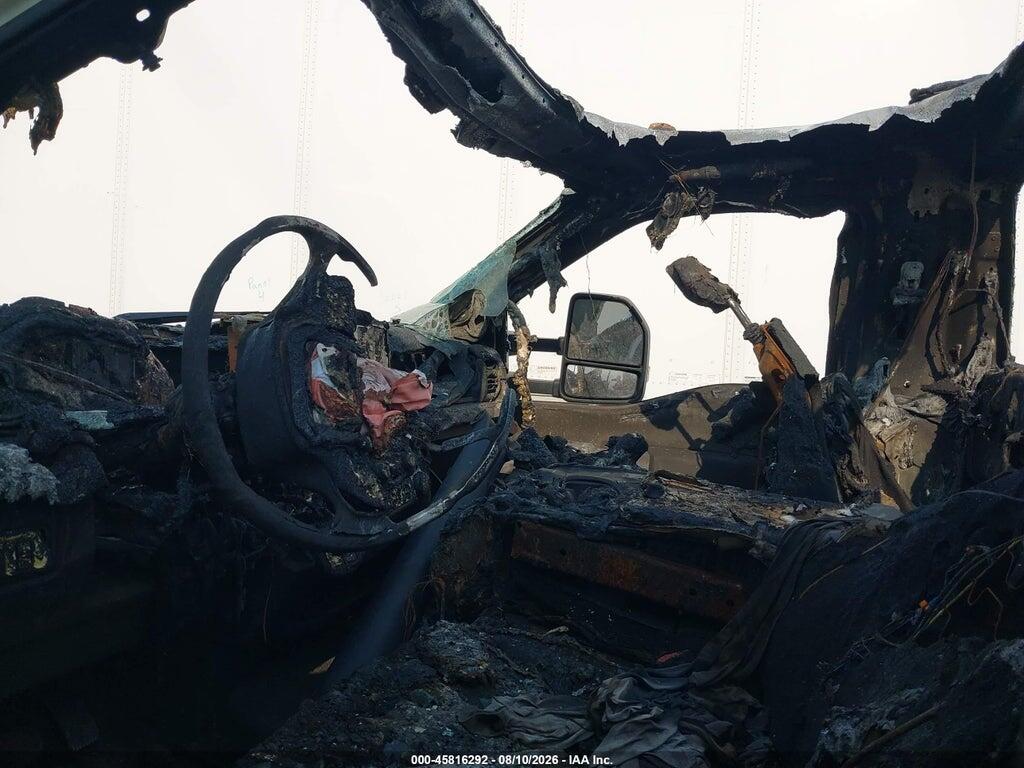 1FDUF5HN1PEC07373 2023 FORD F-550 CHASSIS photo no. 2