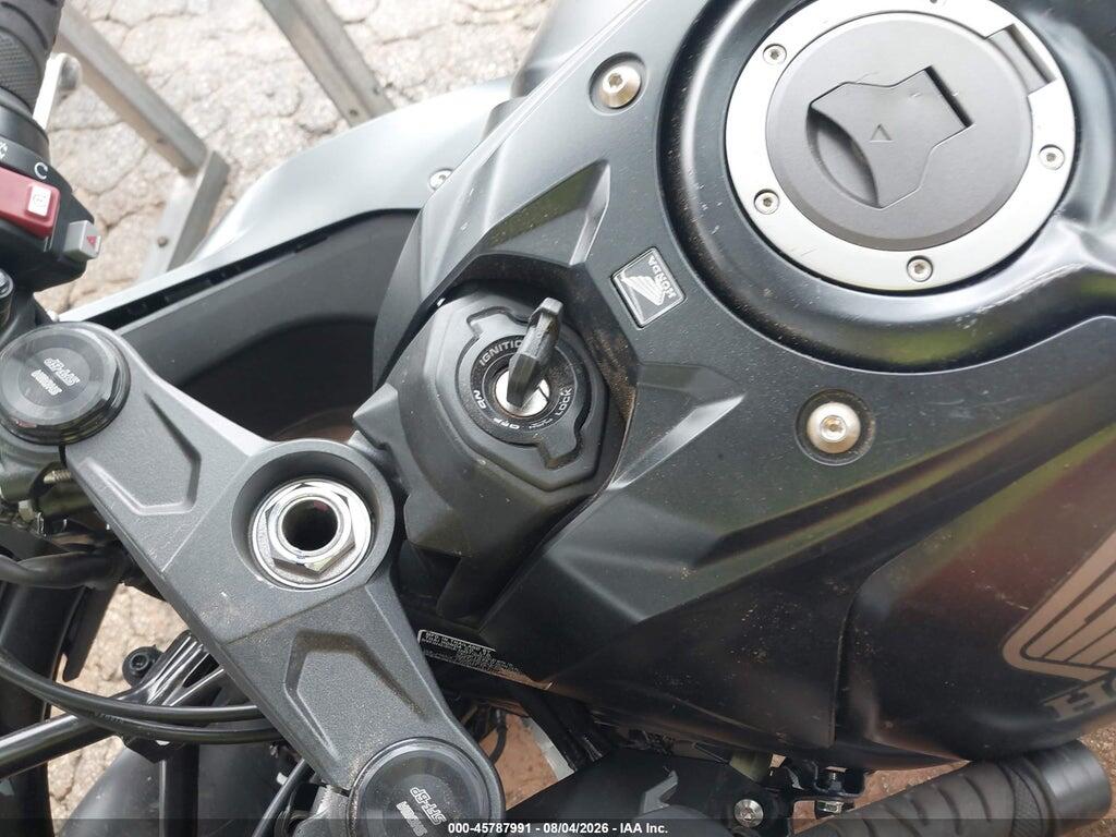MLHRH1558T5200803 2026 HONDA CBR650 photo no. 11