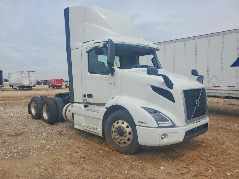 2024 VOLVO VNR 4V4WC9EG3RN636640