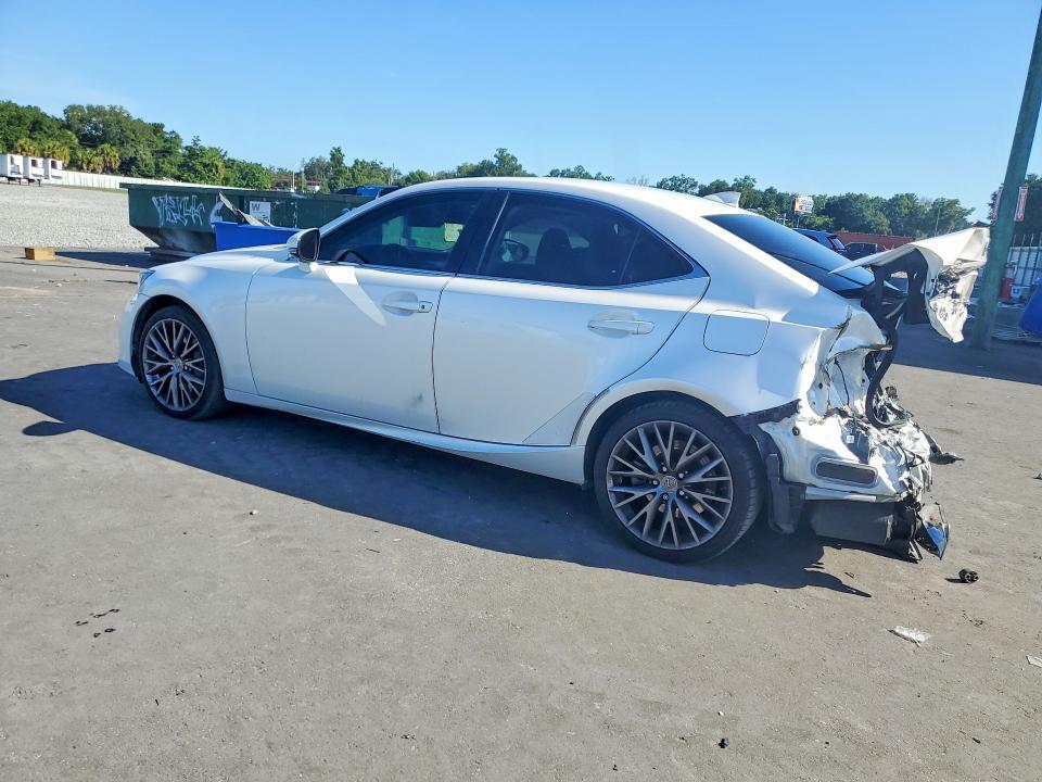2017 LEXUS IS 200T — Фото 2 из 12