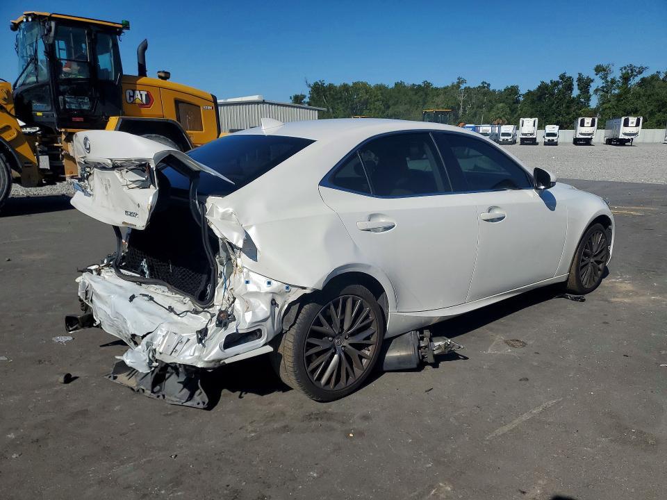 2017 LEXUS IS 200T — Фото 3 из 12