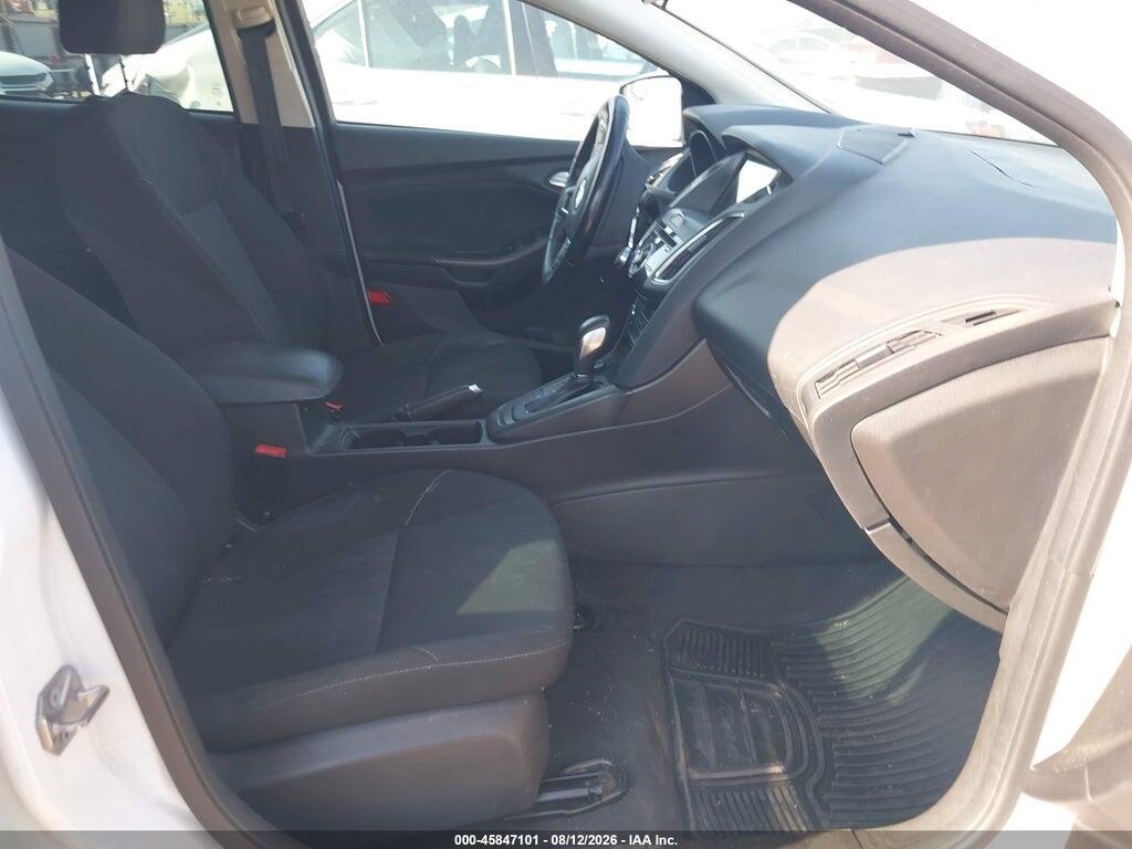 1FADP3H21HL257527 2017 FORD FOCUS photo no. 5
