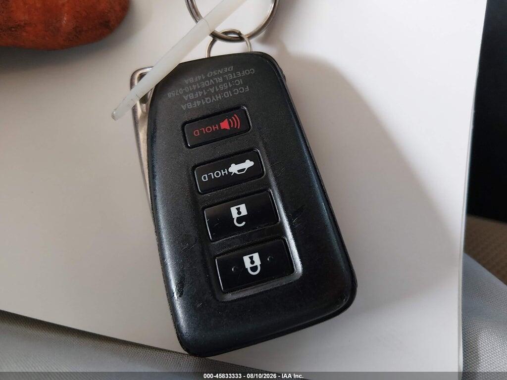 JTHC81D23J5028689 2018 LEXUS IS 300 photo no. 11