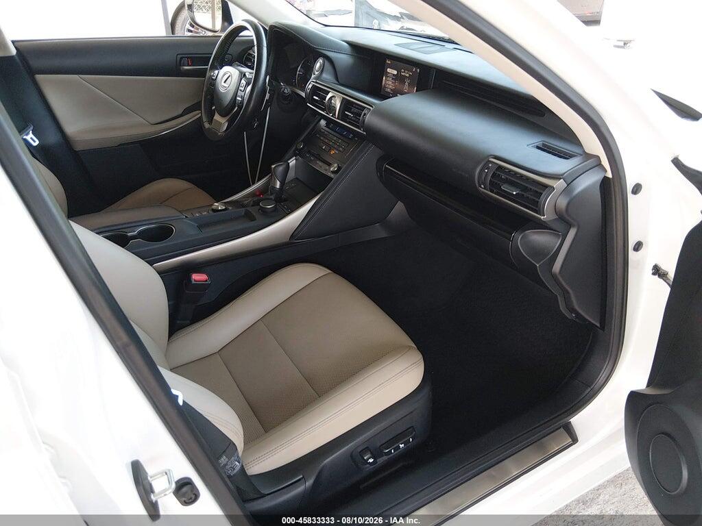 JTHC81D23J5028689 2018 LEXUS IS 300 photo no. 5