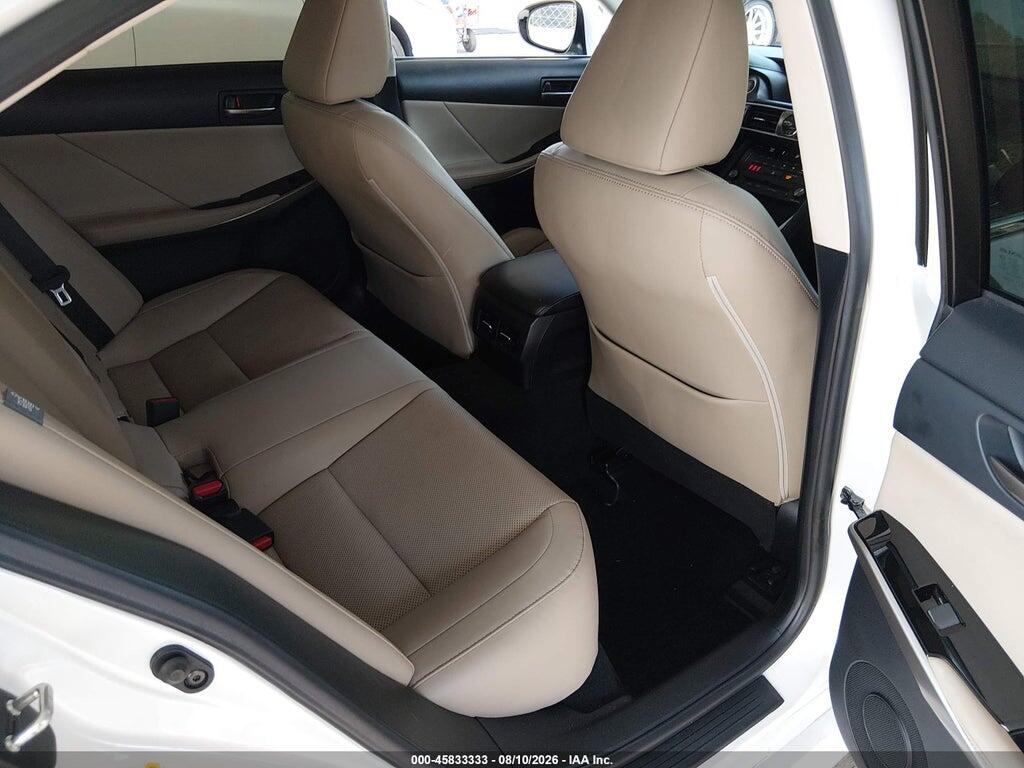 JTHC81D23J5028689 2018 LEXUS IS 300 photo no. 8