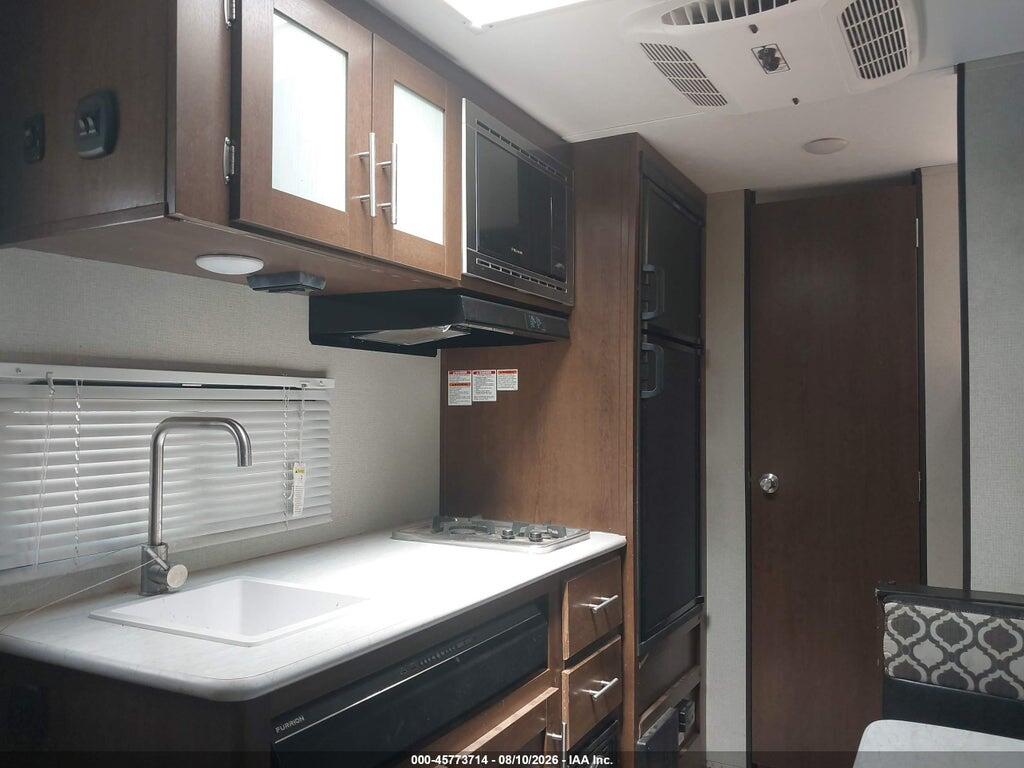 5ZT2NVEC8KG810334 2019 FOREST RIVER NAVI 16BH photo no. 5