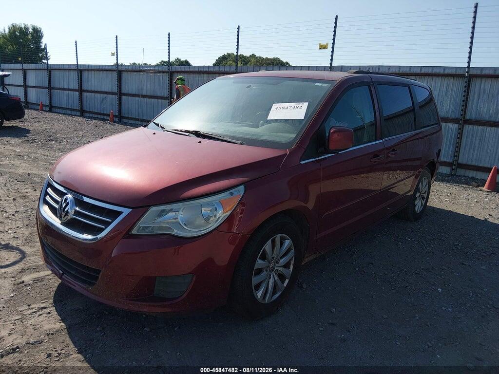 2C4RVABG6CR136121 2012 VOLKSWAGEN ROUTAN photo no. 2