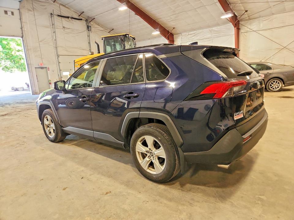 2019 TOYOTA RAV4 XLE — Фото 2 из 13