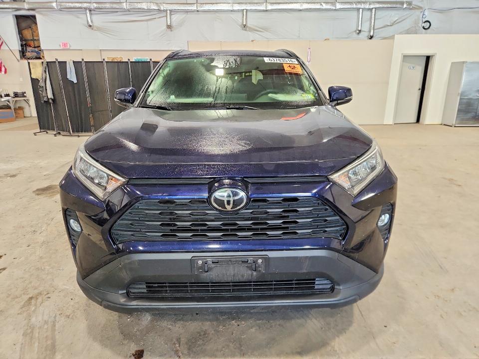 2019 TOYOTA RAV4 XLE — Фото 5 из 13