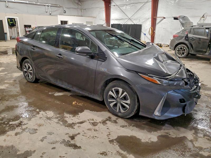 2017 TOYOTA PRIUS PRIME — Фото 4 из 12
