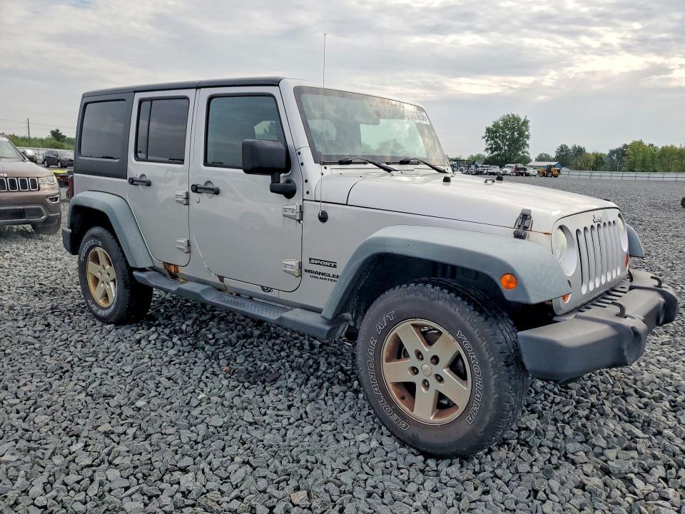 2011 JEEP WRANGLER UNLIMITED SPORT — Фото 4 из 13