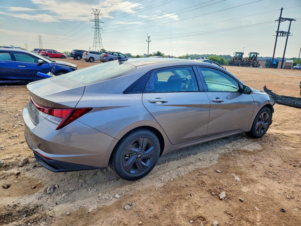 2022 HYUNDAI ELANTRA SEL — Фото 3 из 13