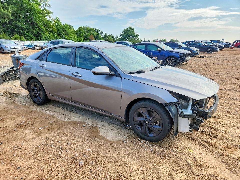 2022 HYUNDAI ELANTRA SEL — Фото 4 из 13