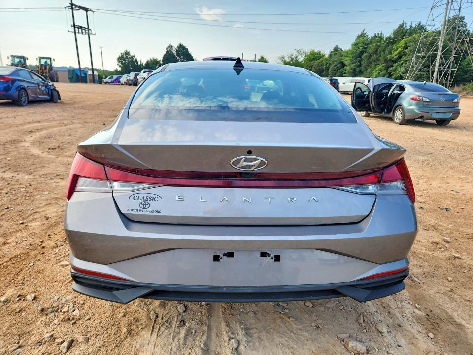2022 HYUNDAI ELANTRA SEL — Фото 6 из 13