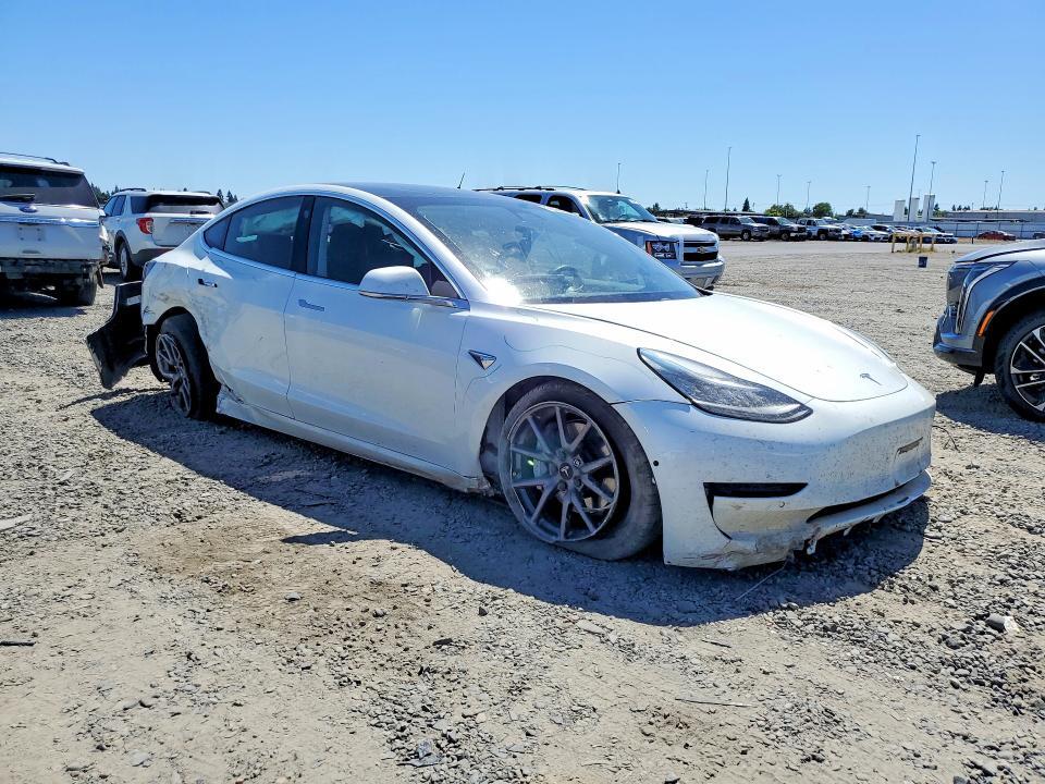 2020 TESLA MODEL 3 — Фото 4 из 13