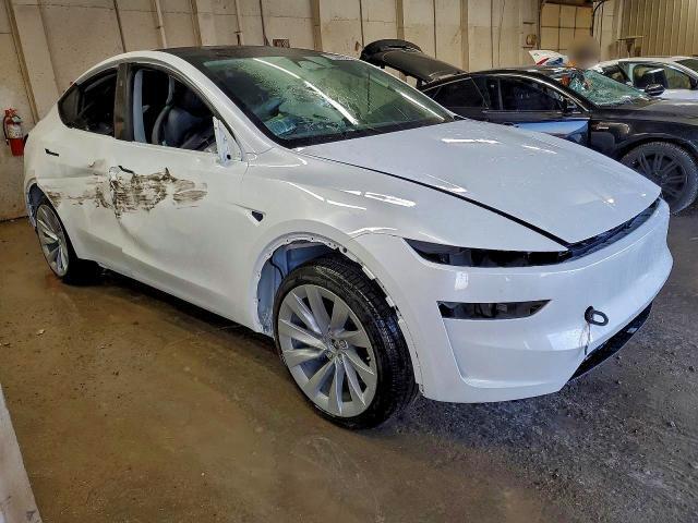 2026 TESLA MODEL Y — Фото 4 из 13