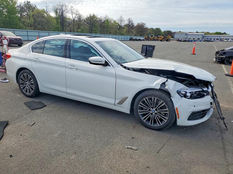 2019 BMW 530 XI — Фото 4 из 12