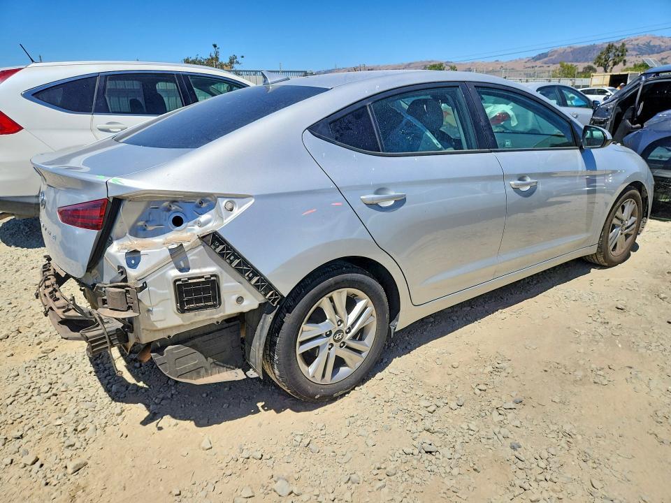 2019 HYUNDAI ELANTRA SE — Фото 3 из 13