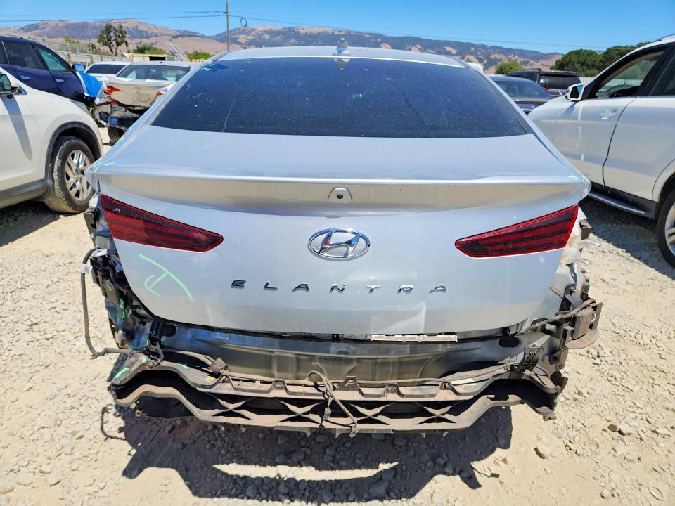 2019 HYUNDAI ELANTRA SE — Фото 6 из 13