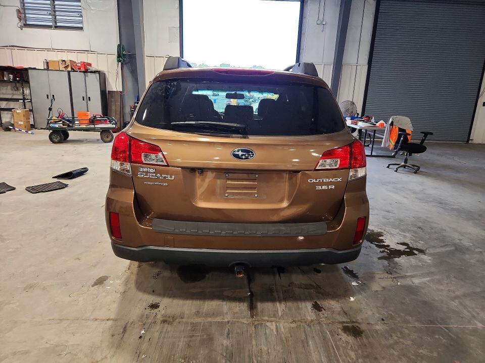2013 SUBARU OUTBACK 3.6R — Фото 6 из 13