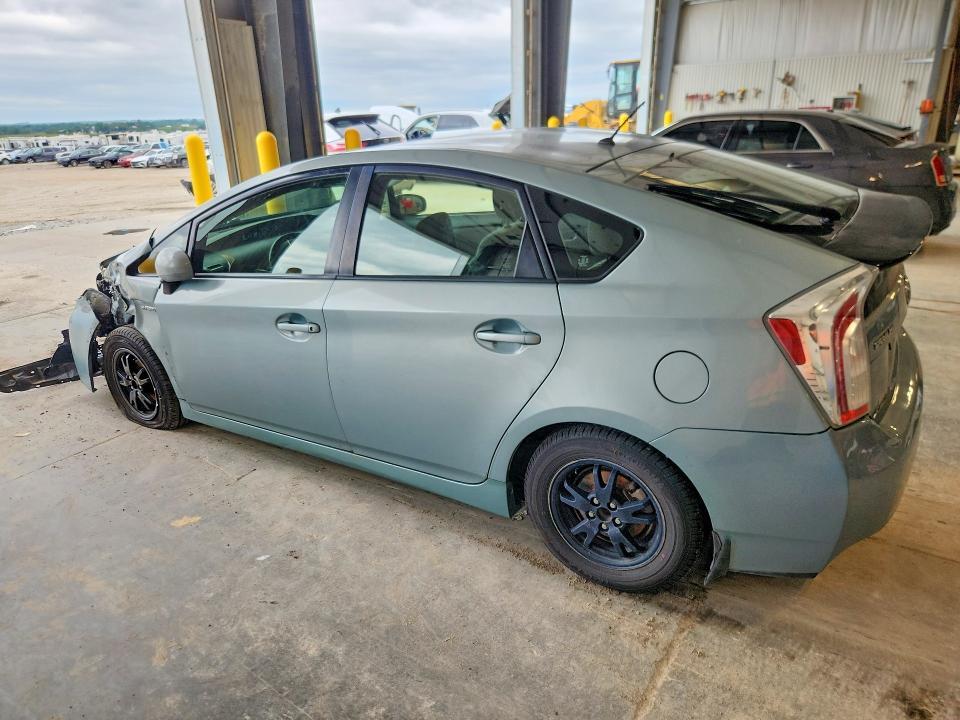 2013 TOYOTA PRIUS TWO — Фото 2 из 12