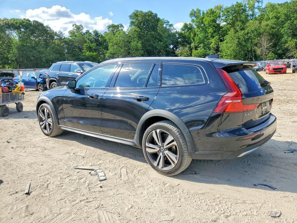 2025 VOLVO V60 CROSS COUNTRY PLUS — Фото 2 из 12