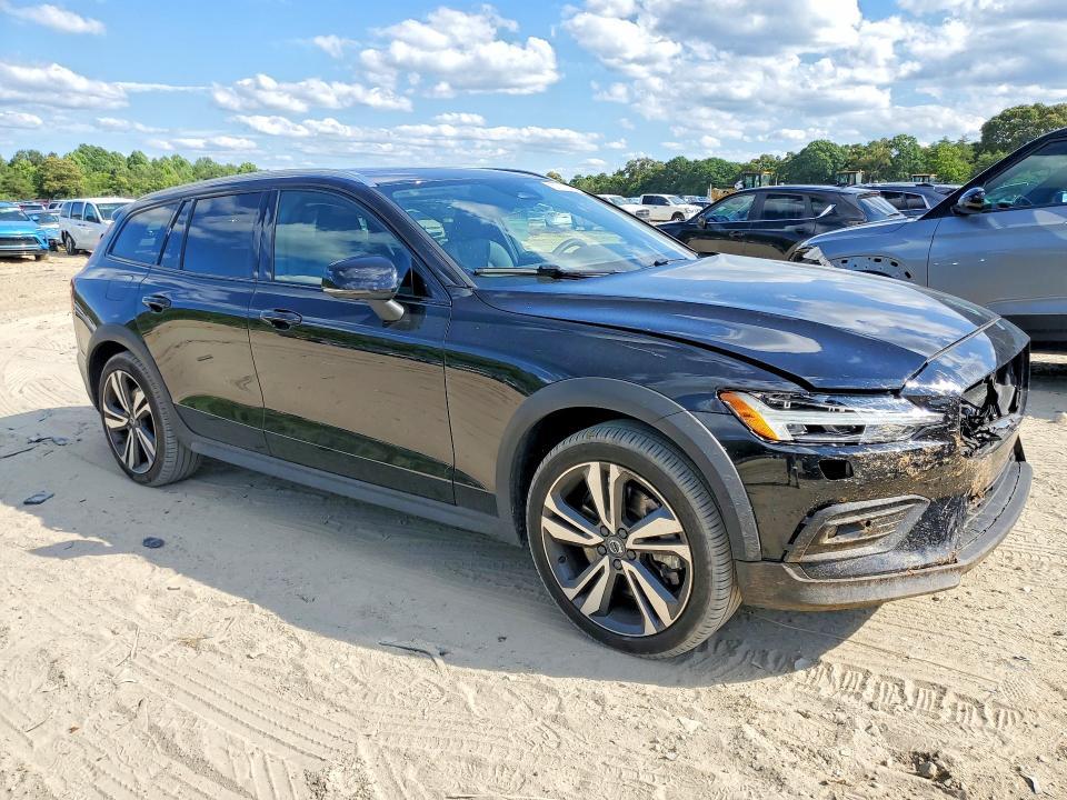 2025 VOLVO V60 CROSS COUNTRY PLUS — Фото 4 из 12