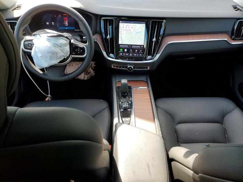 2025 VOLVO V60 CROSS COUNTRY PLUS — Фото 8 из 12