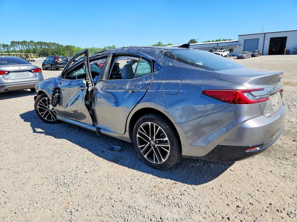 2025 TOYOTA CAMRY XLE — Фото 2 из 12