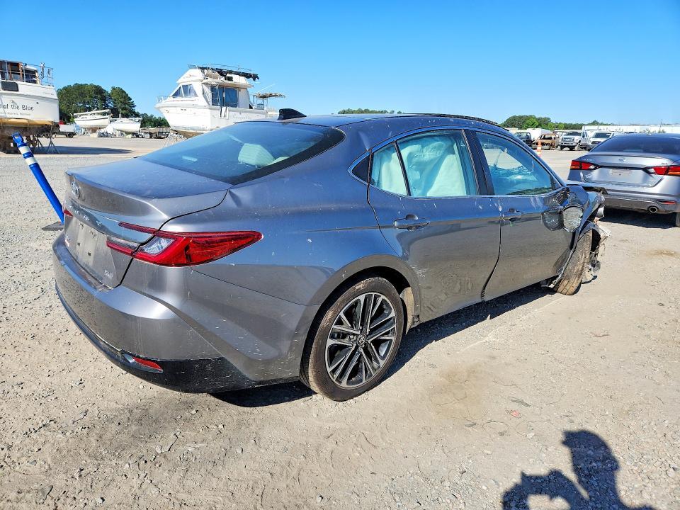 2025 TOYOTA CAMRY XLE — Фото 3 из 12