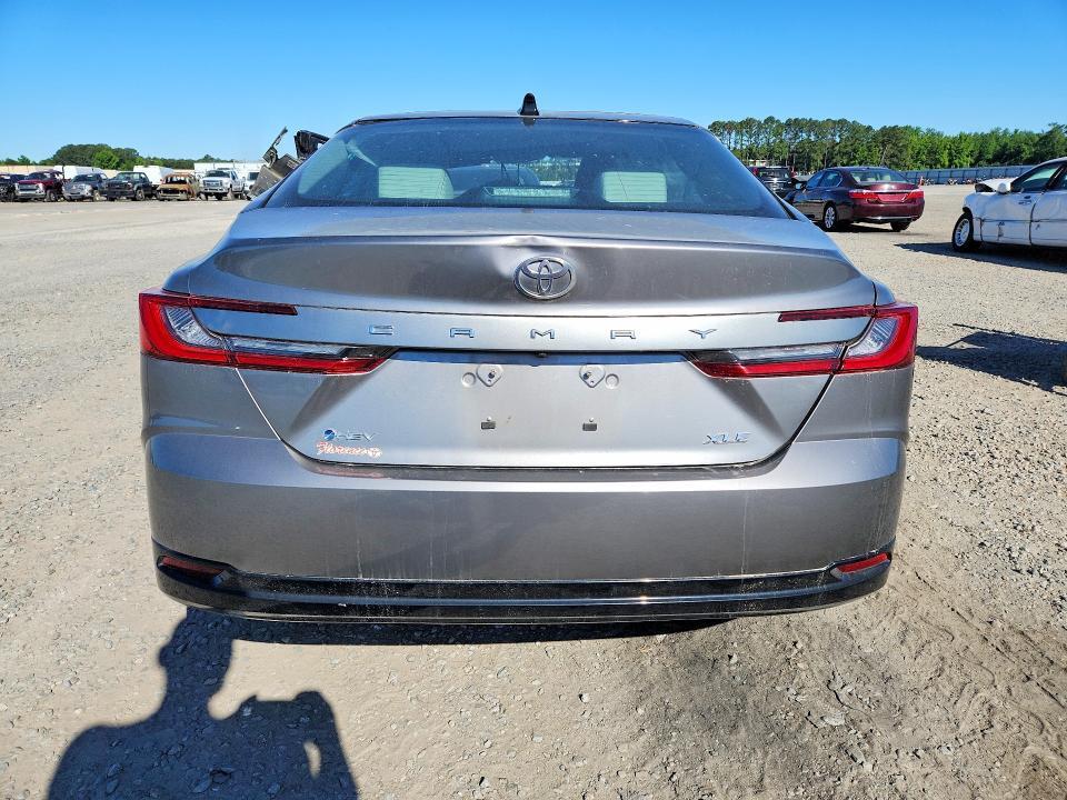 2025 TOYOTA CAMRY XLE — Фото 6 из 12