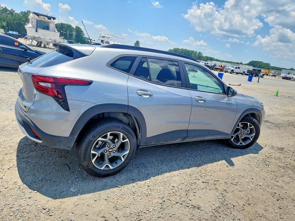 2024 CHEVROLET TRAX 1LT — Фото 3 из 12