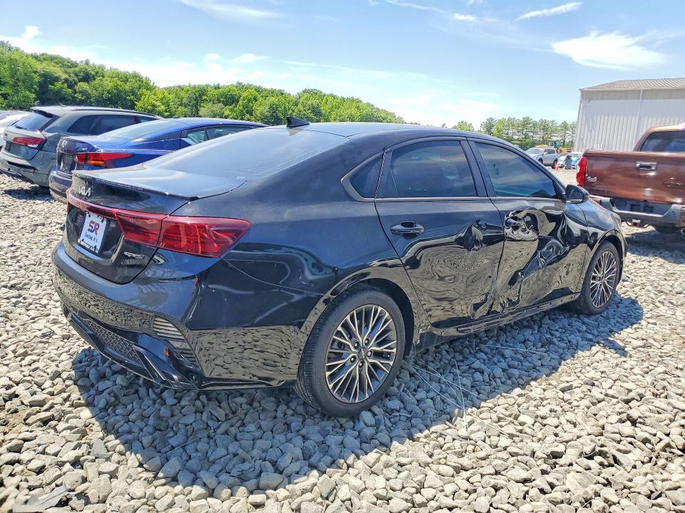 2023 KIA FORTE GT LINE — Фото 3 из 12