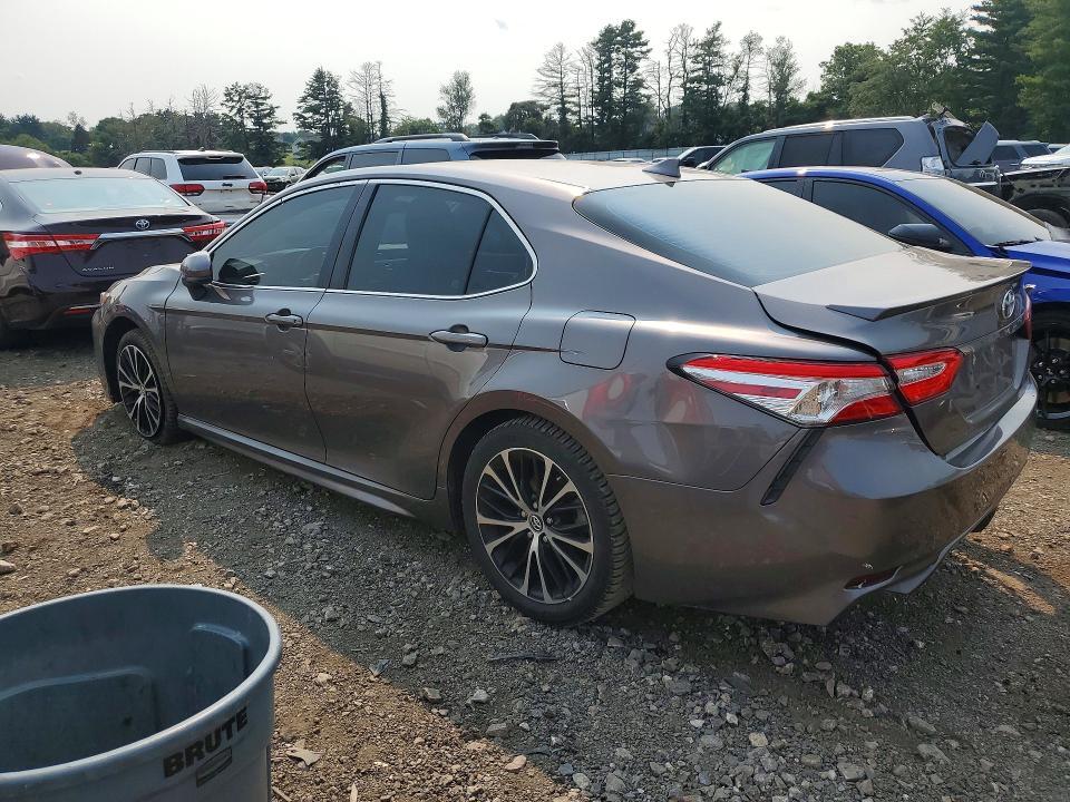2020 TOYOTA CAMRY SE — Фото 2 из 12