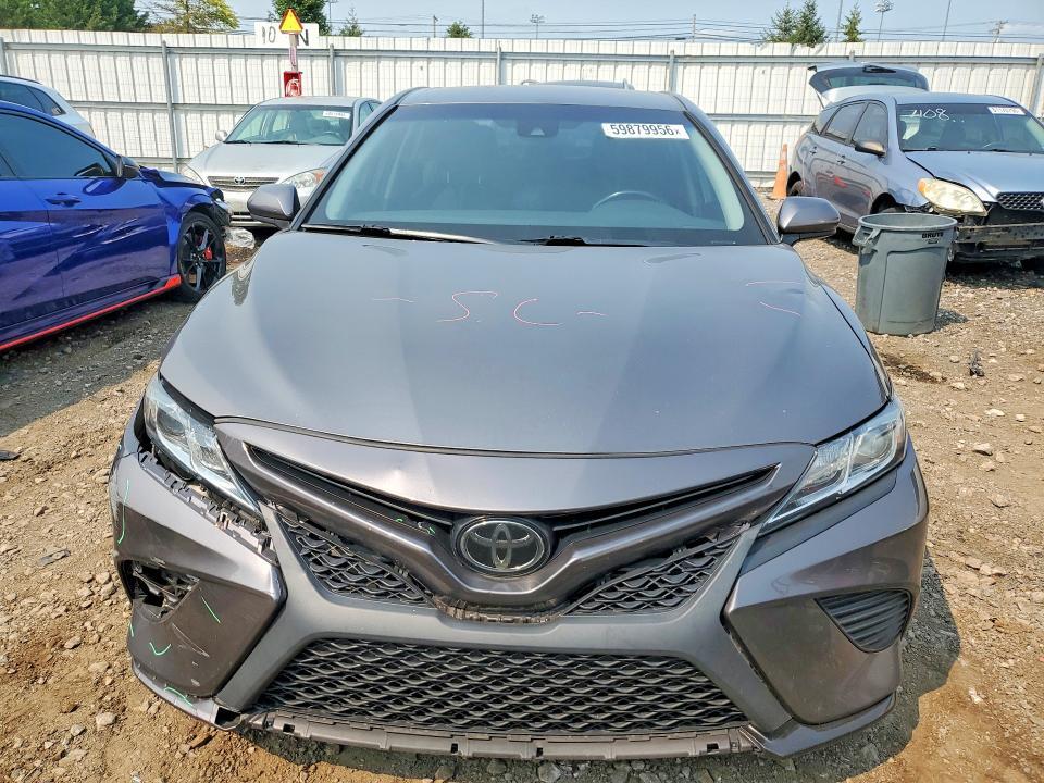 2020 TOYOTA CAMRY SE — Фото 5 из 12