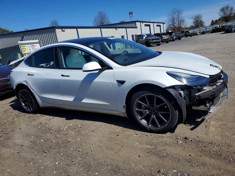 2020 TESLA MODEL 3 — Фото 4 из 12