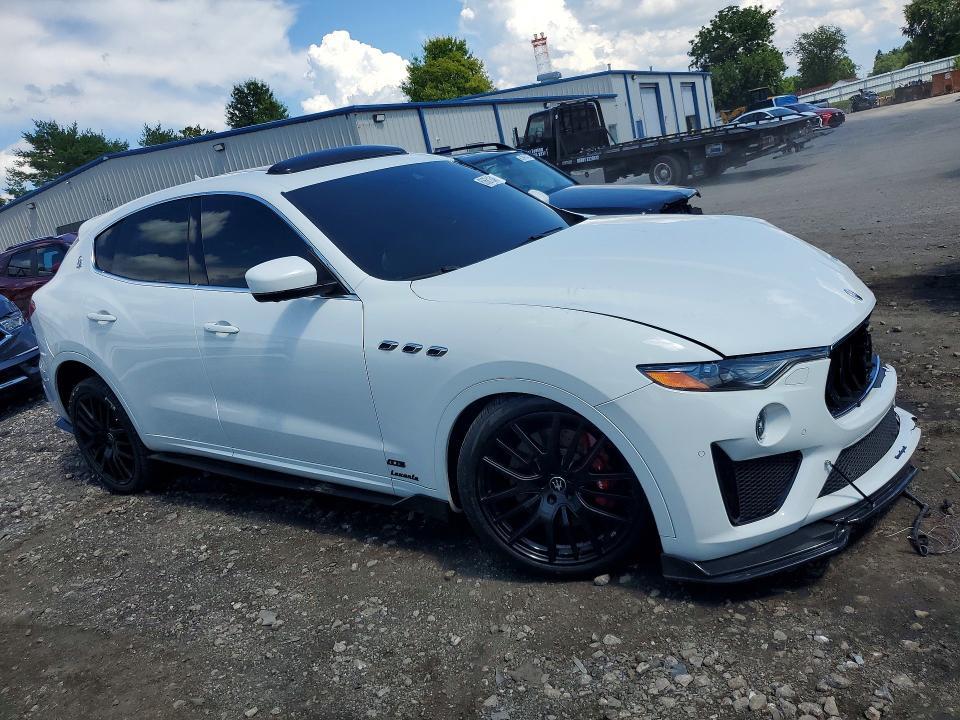 2019 MASERATI LEVANTE GTS — Фото 4 из 13